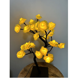 Rozenboom lamp -- 24 LED - Gele blaadjes - Tafellamp - Decoratielamp - Liefdesontwerp