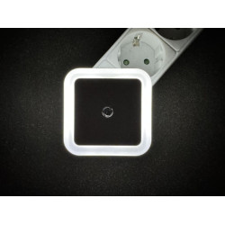 Led nachtlicht met sensor modern -- wit licht- automatisch aan bij duisternis
